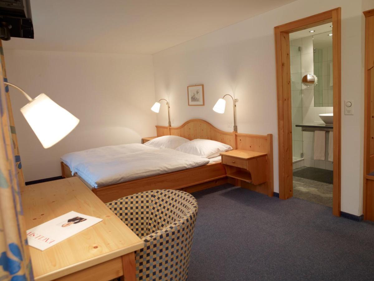 Hotel Alpina พาร์พาน ภายนอก รูปภาพ