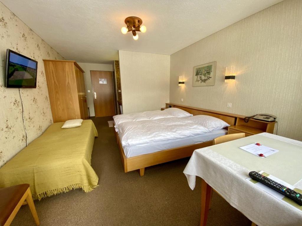 Hotel Alpina พาร์พาน ภายนอก รูปภาพ