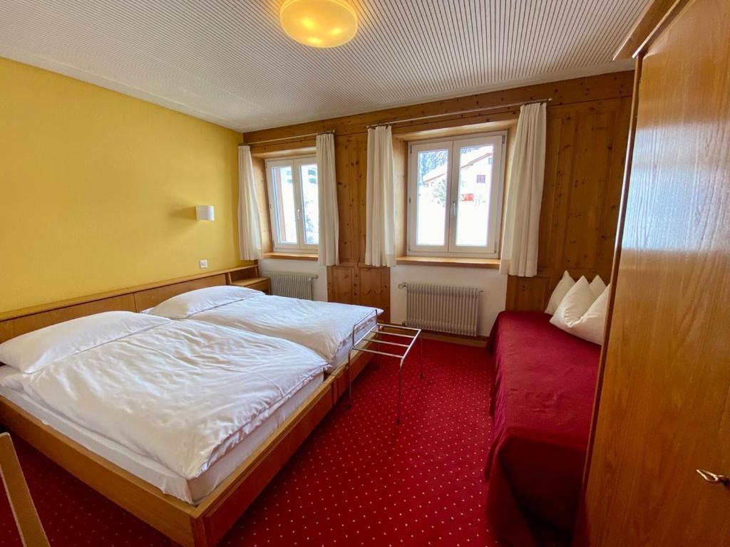 Hotel Alpina พาร์พาน ภายนอก รูปภาพ