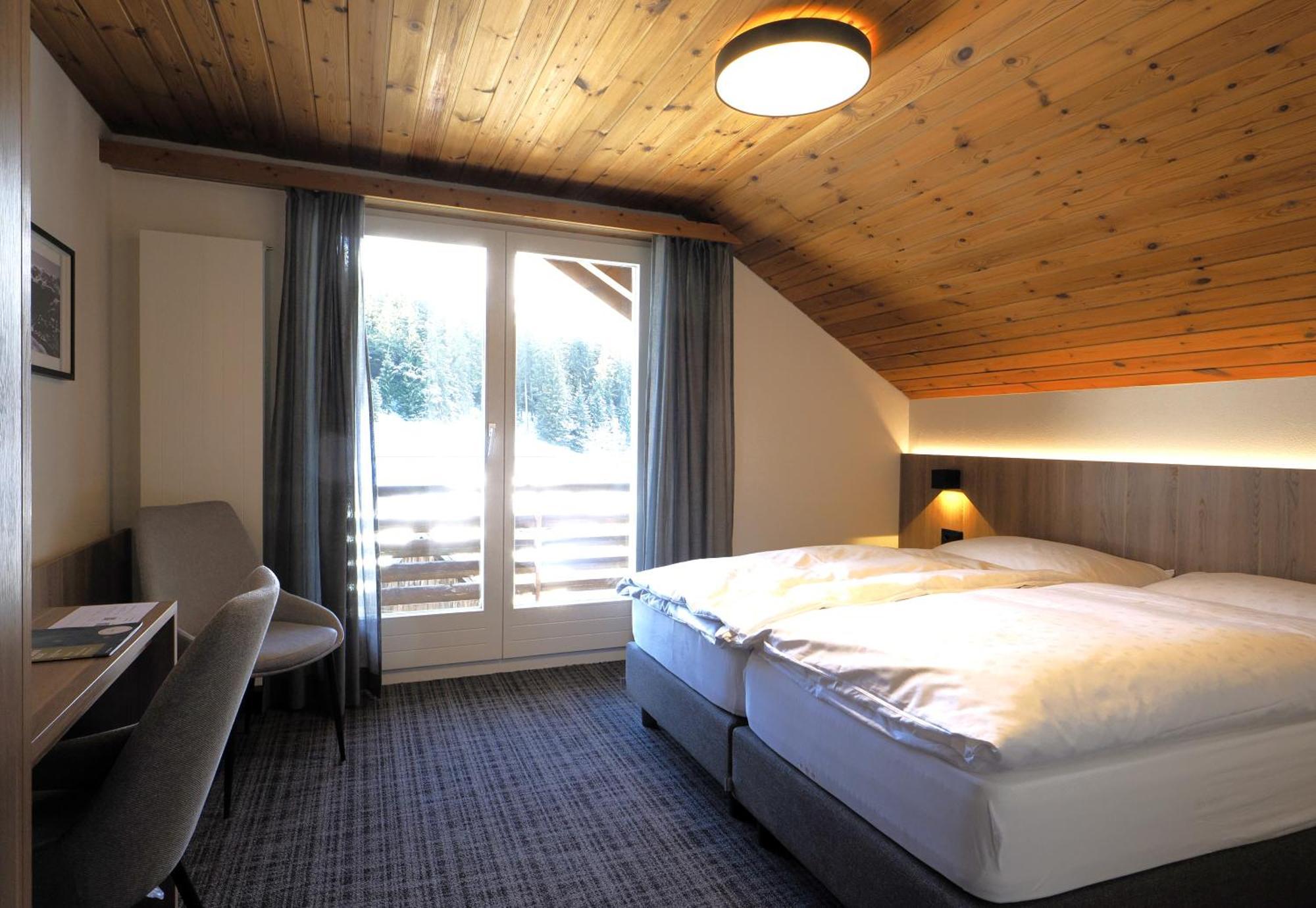 Hotel Alpina พาร์พาน ภายนอก รูปภาพ