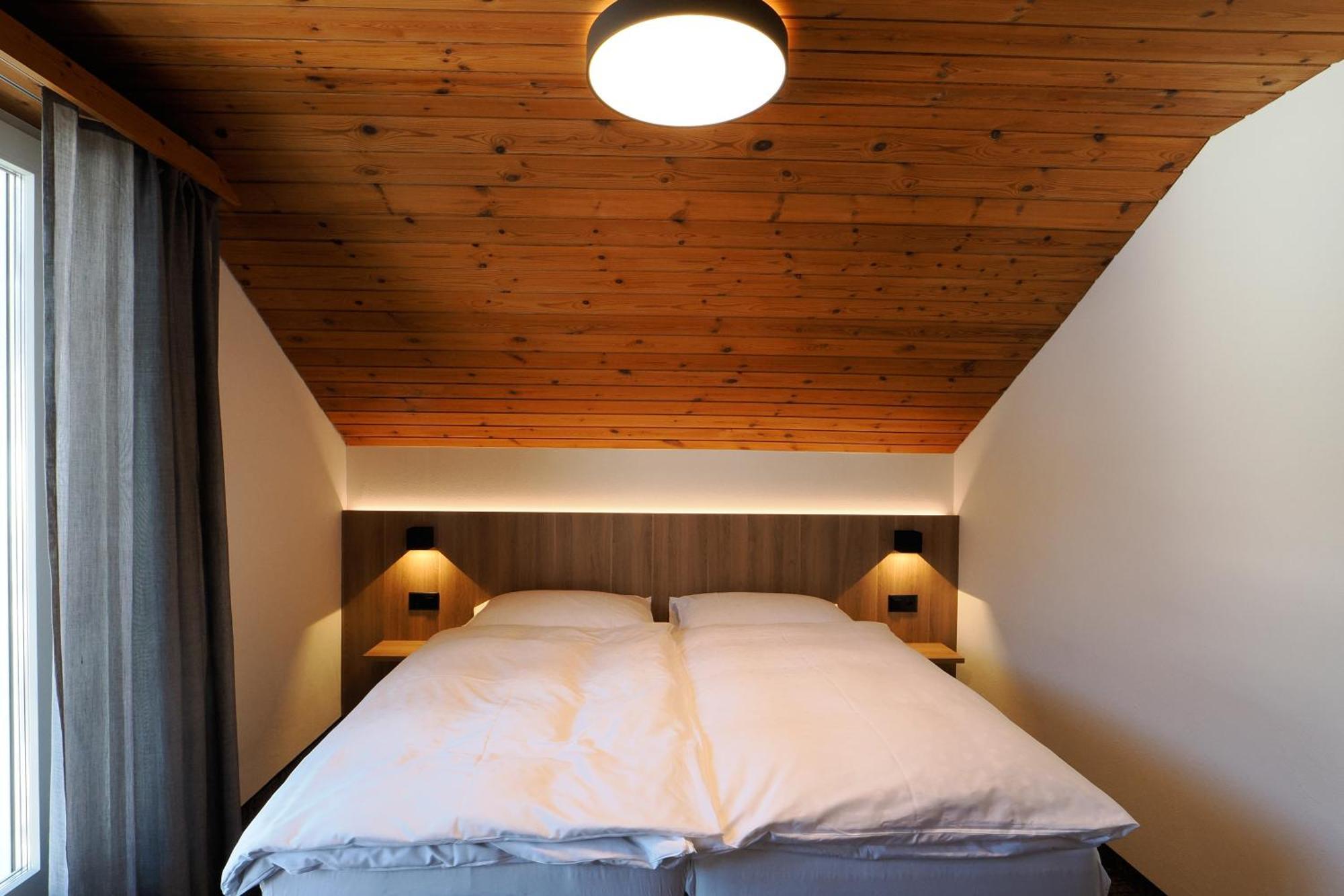 Hotel Alpina พาร์พาน ภายนอก รูปภาพ