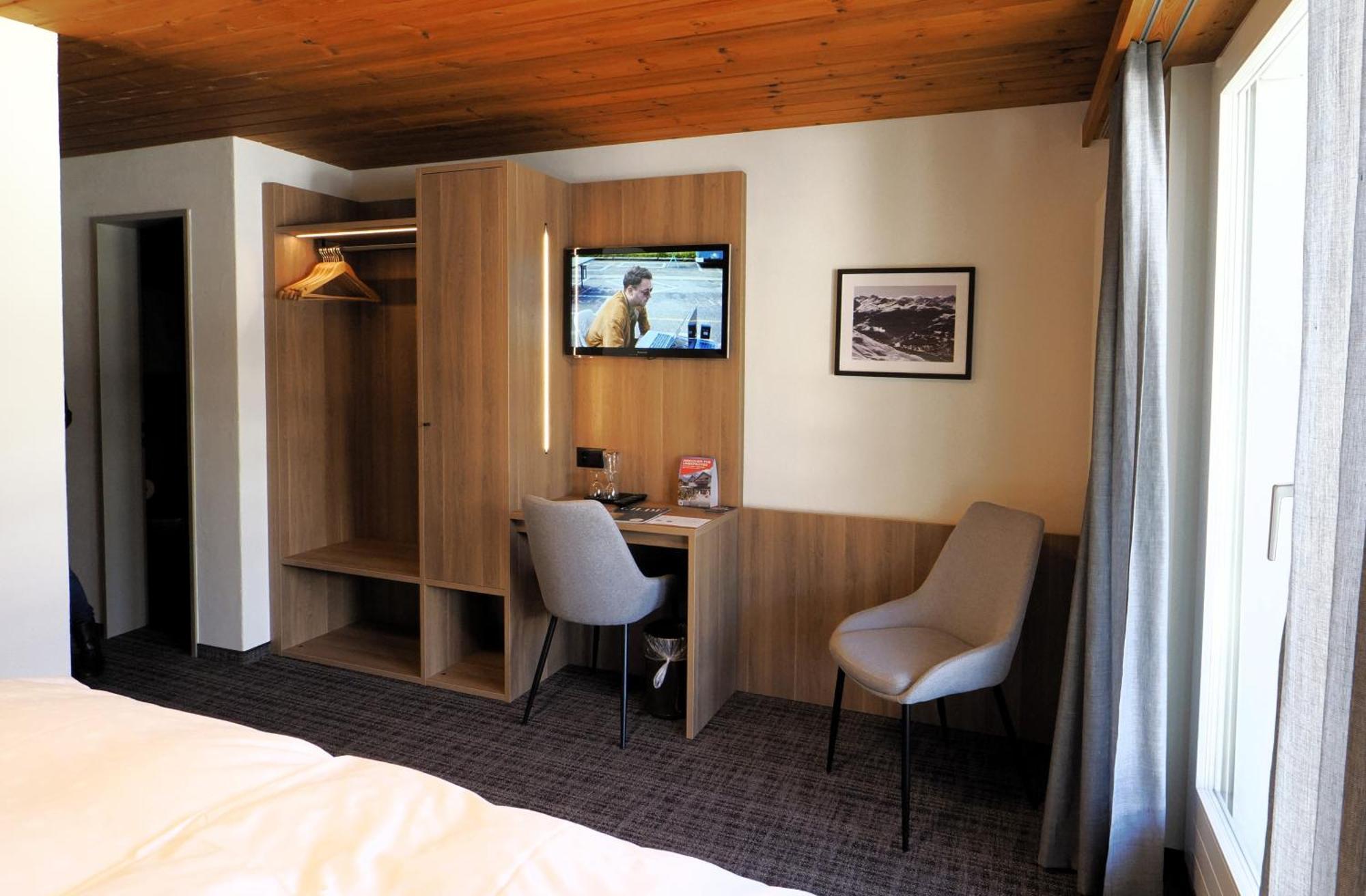 Hotel Alpina พาร์พาน ภายนอก รูปภาพ