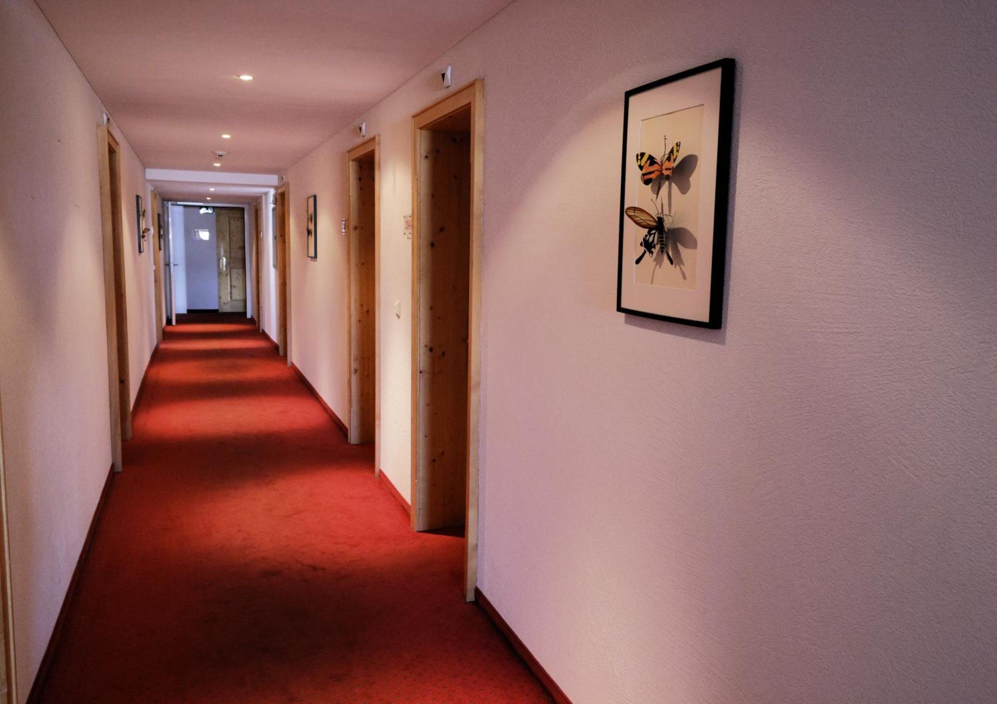 Hotel Alpina พาร์พาน ภายนอก รูปภาพ