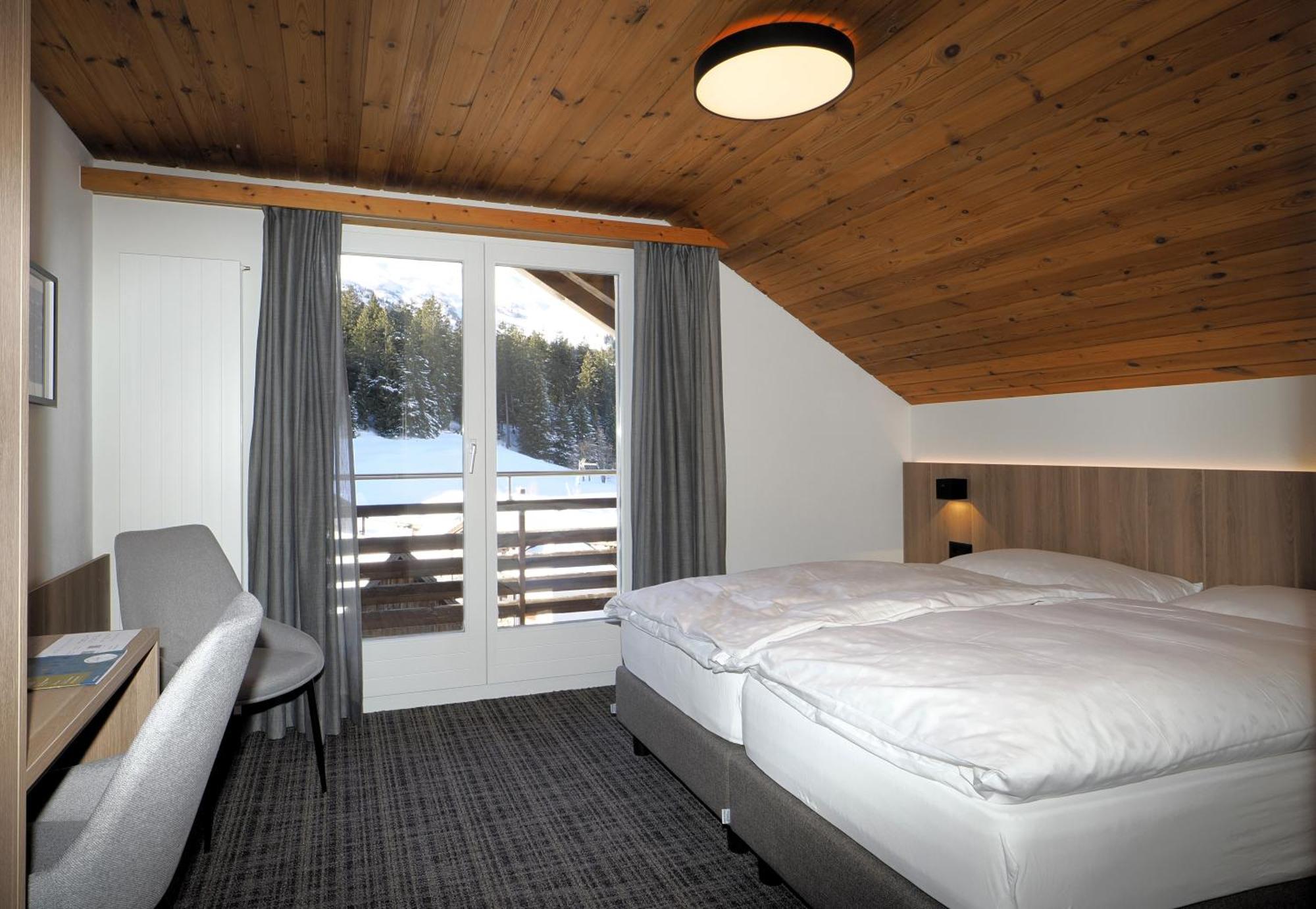 Hotel Alpina พาร์พาน ภายนอก รูปภาพ