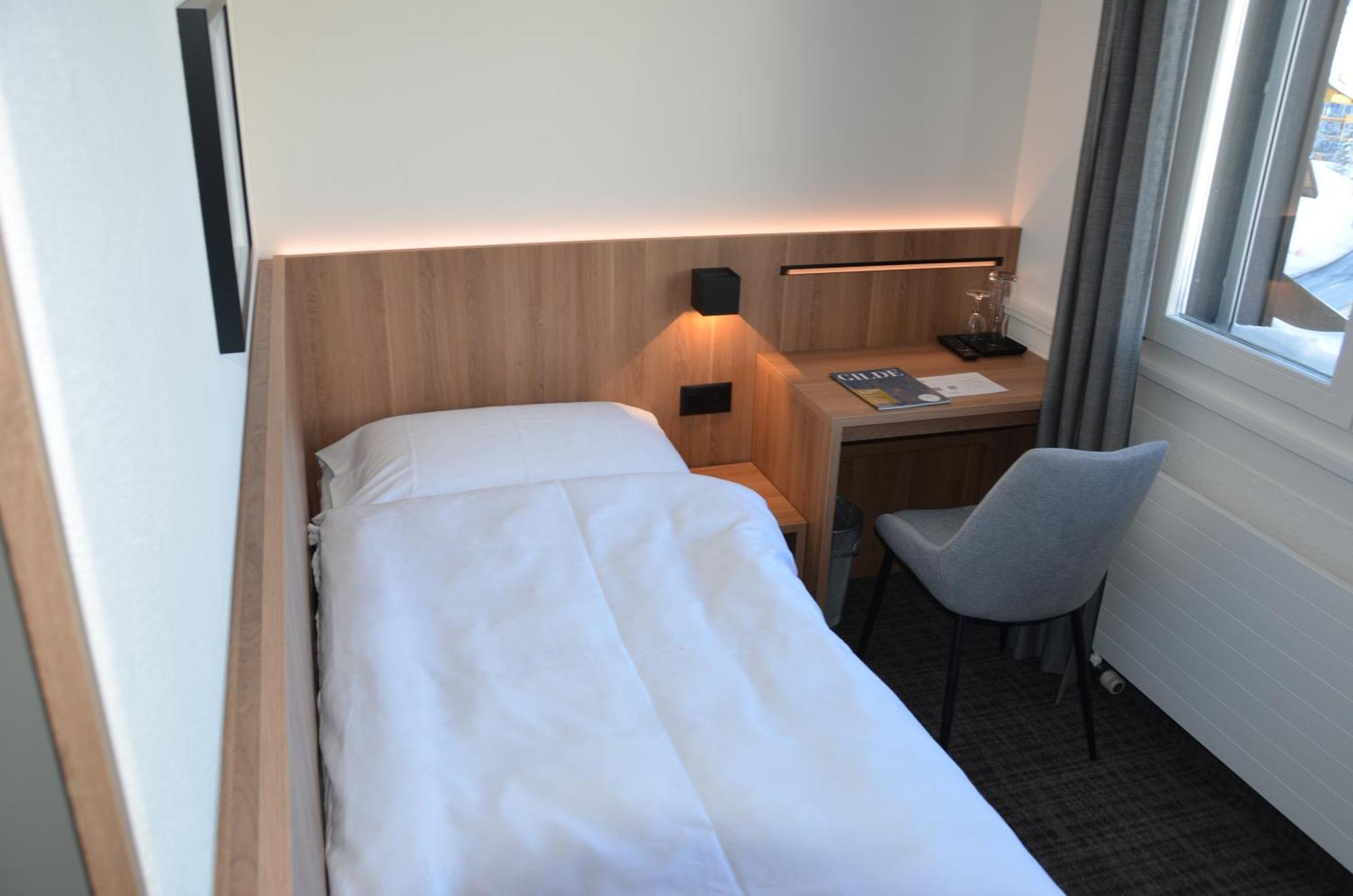 Hotel Alpina พาร์พาน ภายนอก รูปภาพ