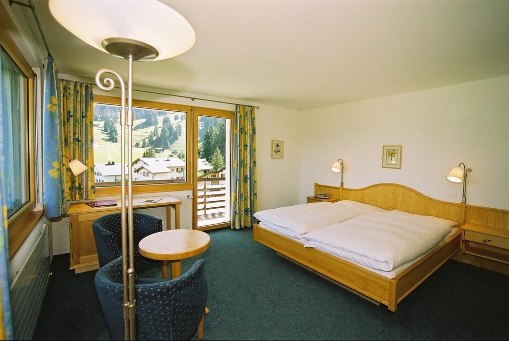 Hotel Alpina พาร์พาน ภายนอก รูปภาพ